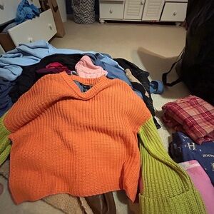 Forever 21 V-Neck Sweater in Orange and Green